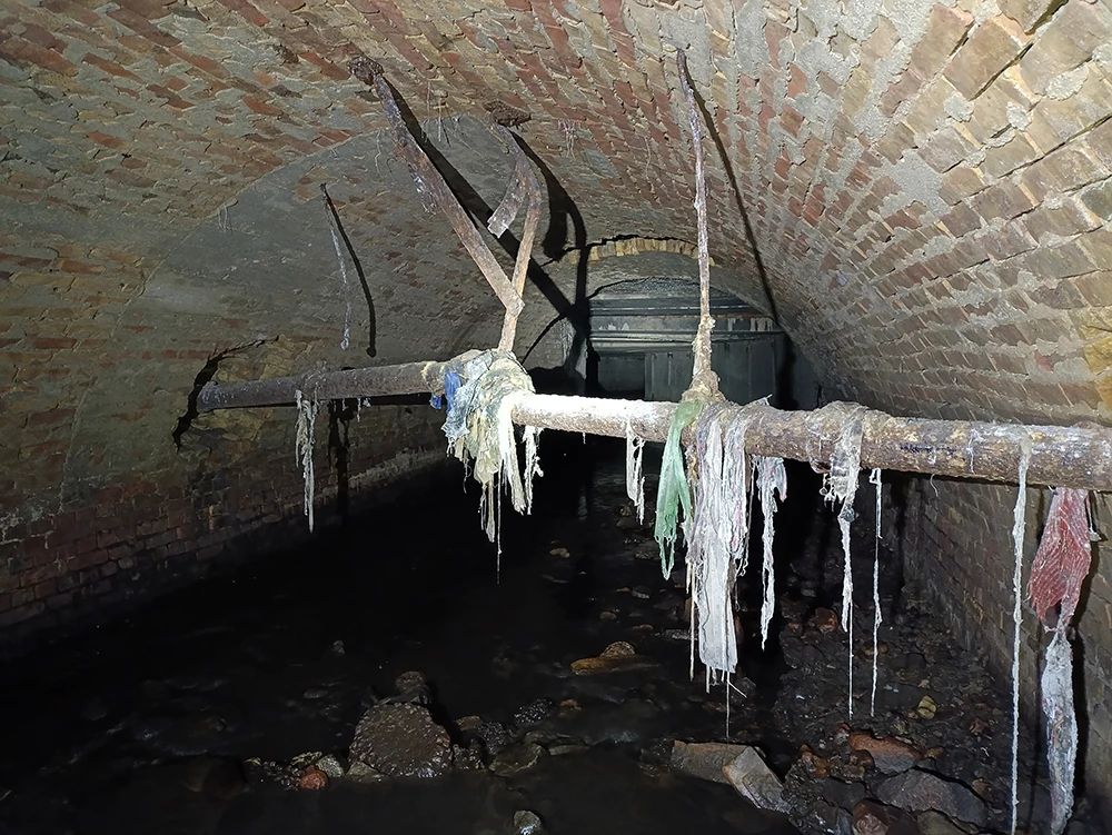 Труба пересекает коллектор