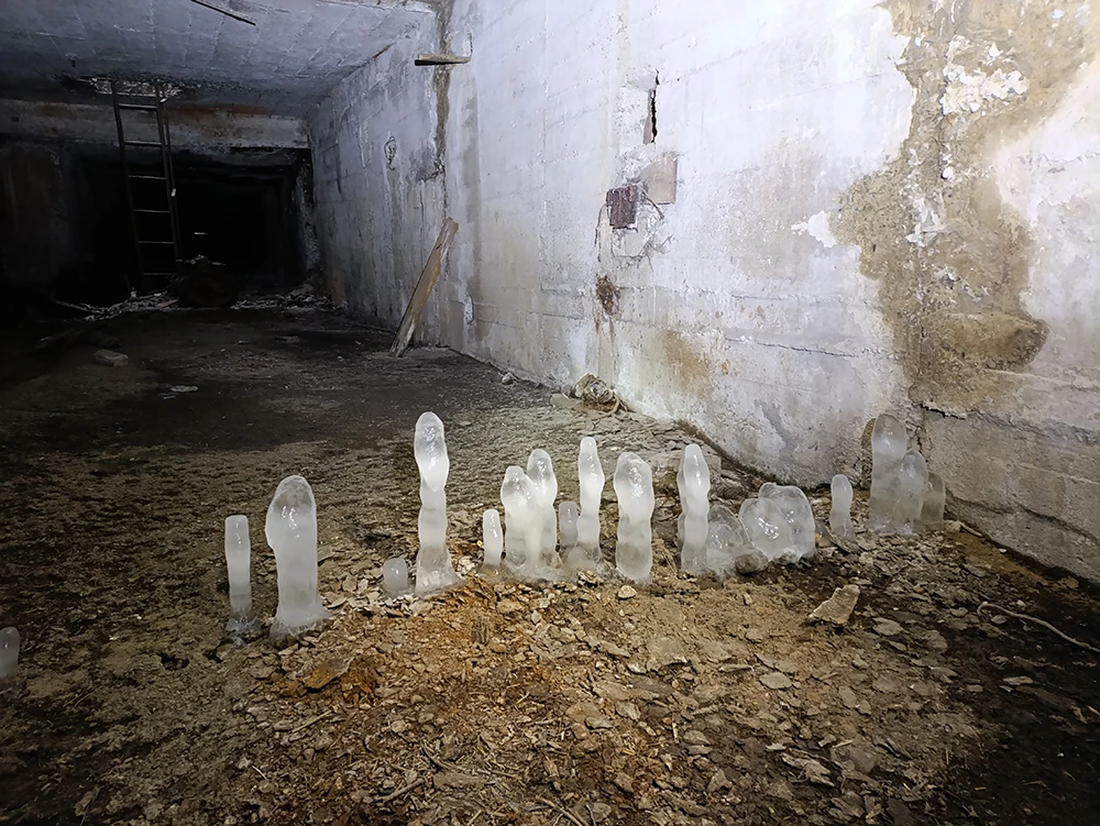 Ледяные сталагмиты