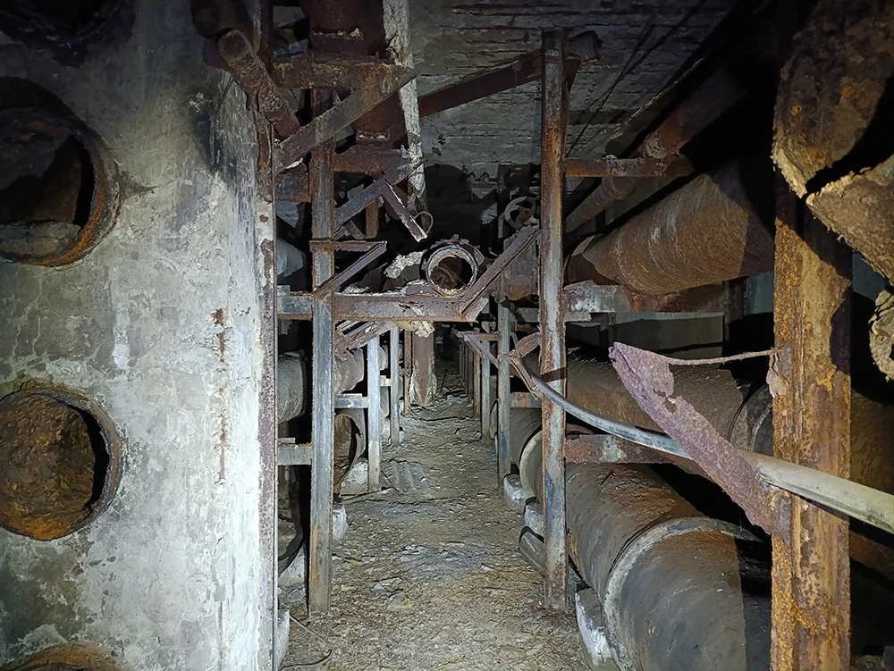 Трубы в старом коллекторе