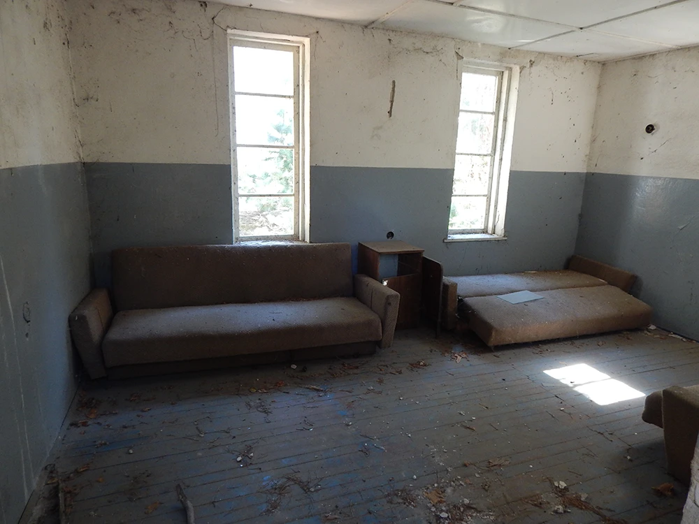 Внутри одного из домиков