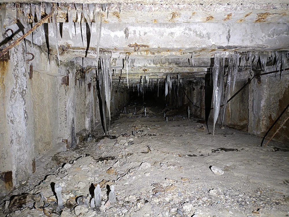 Вода просачивается через стены коллектора