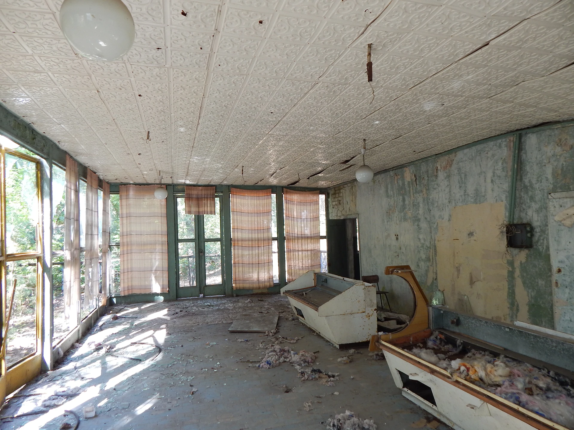 Заброшенный магазин в пионерском лагере