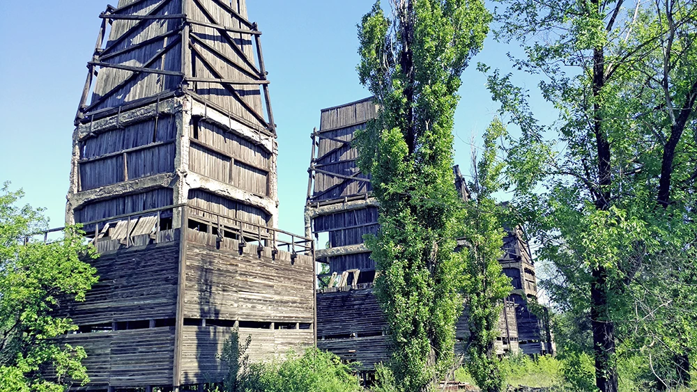 Старі градирні великого Мартена 1930-1940-хх років будівництва