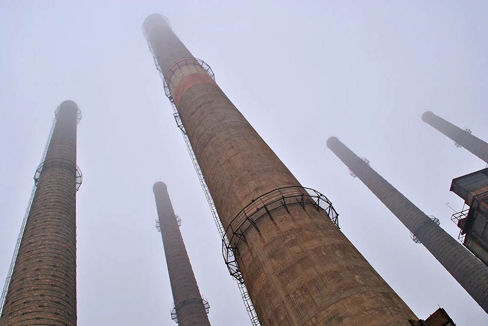 Труби великого Мартена в тумані