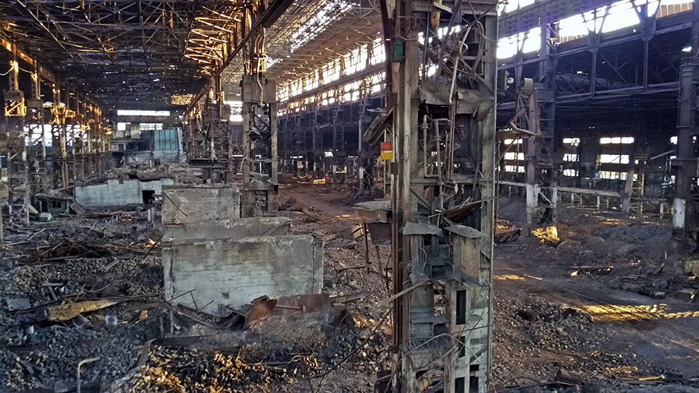 Великий Мартенівський цех НТЗ станом на 2018-й рік (вид з галереї над гейтами)