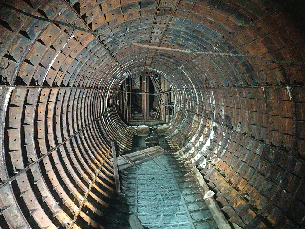 Вид со стороны гранитов в сторону ствола