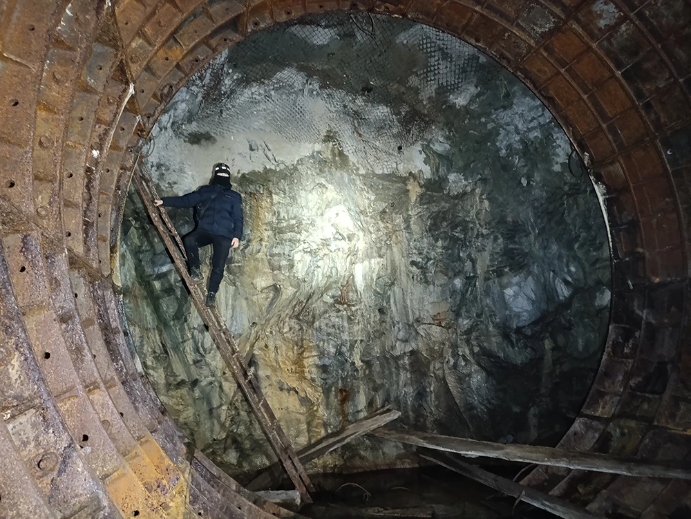 Выработка в сторону будущей ст. Центральная, в эту сторону тоже метров 20 прошли